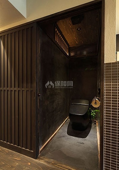 黑色的衛(wèi)生間 這種色彩是很少見的