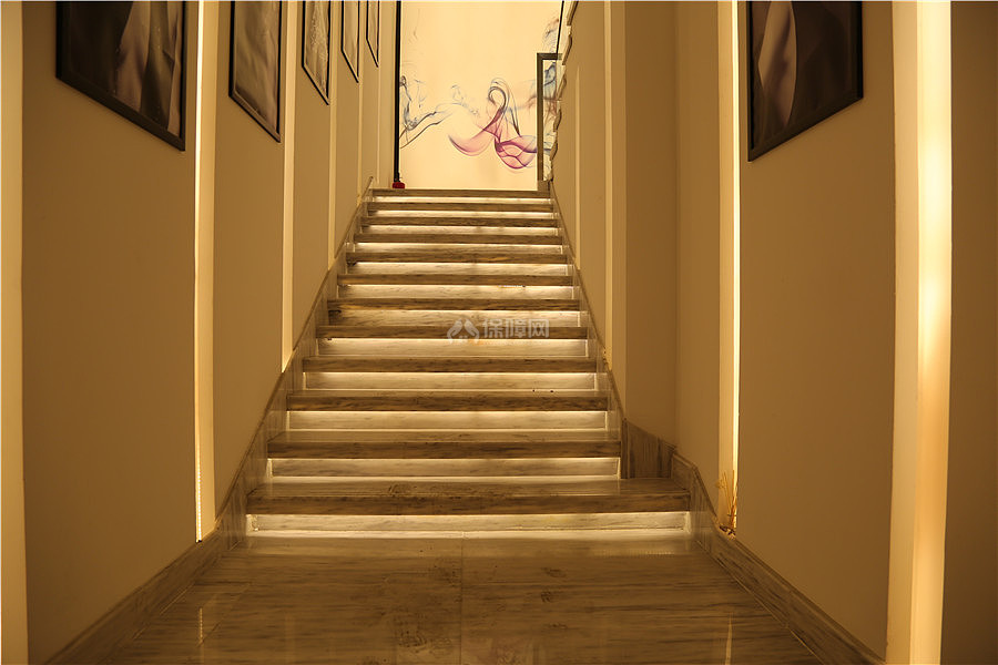 西塔YT国际美发造型之楼梯装修设计效果图