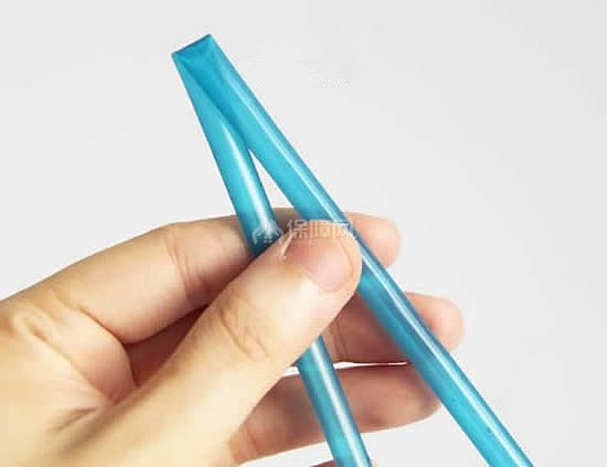 家居DIY：吸管编花的图解教程 插入花瓶做成漂亮插花