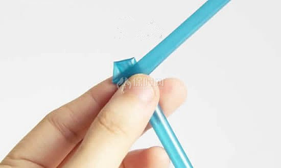 家居DIY：吸管编花的图解教程 插入花瓶做成漂亮插花