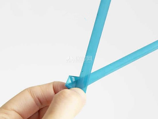 家居DIY：吸管编花的图解教程 插入花瓶做成漂亮插花