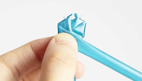 家居DIY：吸管编花的图解教程 插入花瓶做成漂亮插花