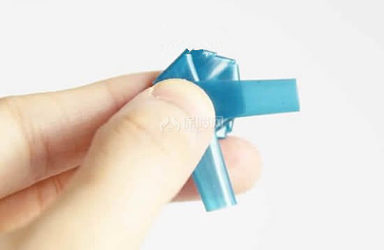 家居DIY：吸管编花的图解教程 插入花瓶做成漂亮插花