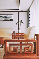 143平现代中式三居之客厅原木椅子效果图