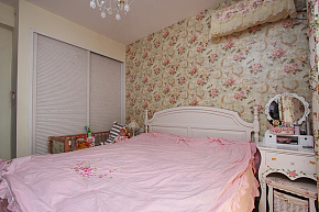 89平米简约地中两居之卧室床头墙面装饰效果图