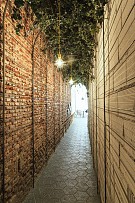 大街5號Gust餐館之走廊紅磚裝修效果展示