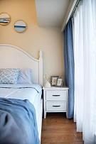 89㎡现代美式两居之主卧床头柜摆放布置效果图