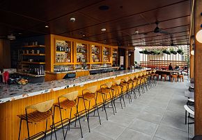 Laylow Hotel度假酒店之餐厅吧台设计效果图
