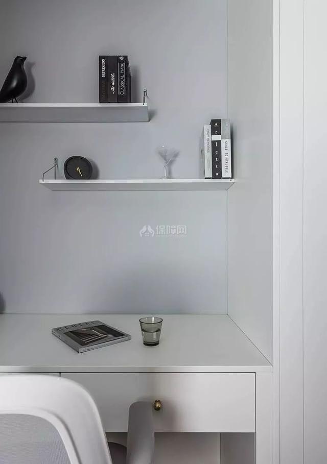 103㎡现代简约男孩房电脑桌衣柜一体设计