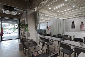 Tujuhari咖啡文藝空間用餐區(qū)布置