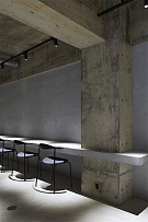 Rire极简主义理发店休闲区
