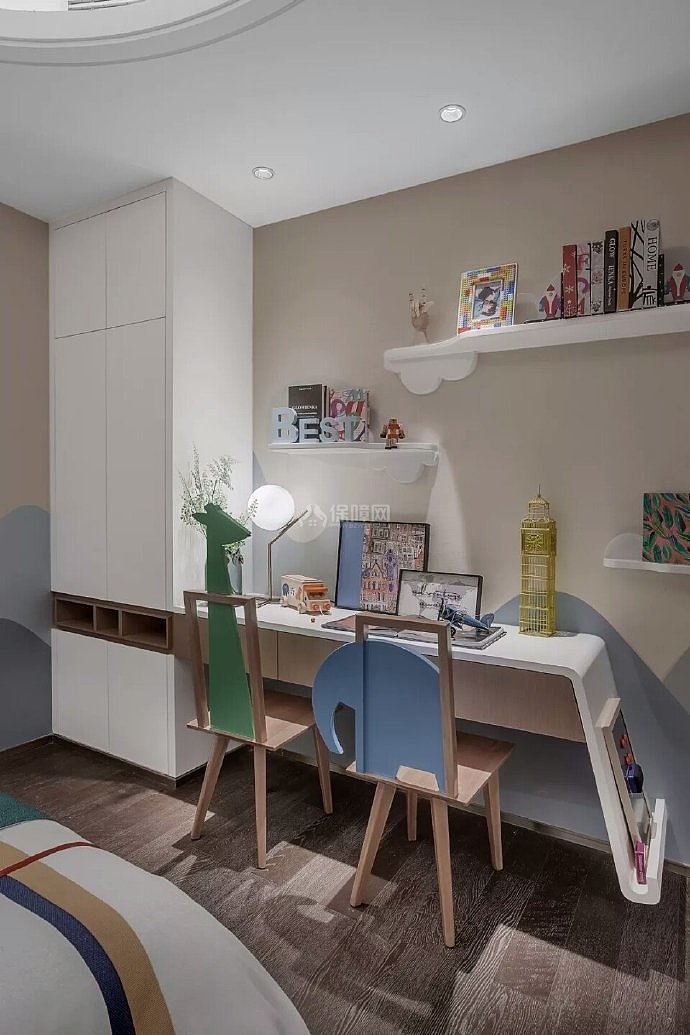 155㎡新中式跃层之儿童房衣柜书桌一体化设计
