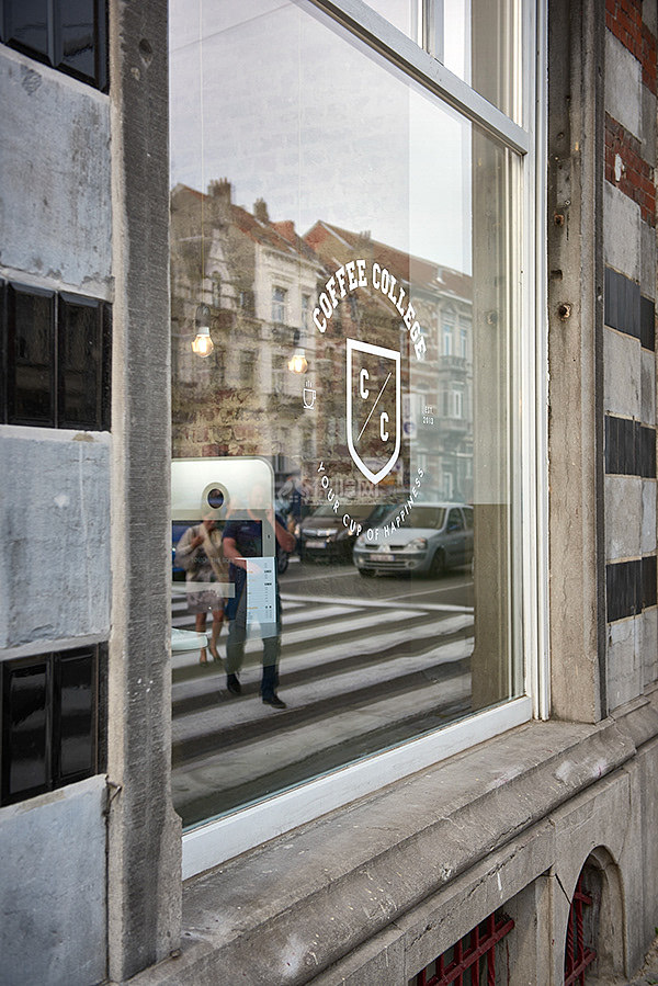 比利时咖啡学院之窗户装饰效果图