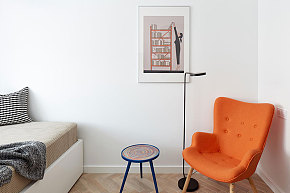 27㎡北欧温馨小公寓之卧室椅子细节图