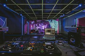 WEE CLUB時尚夜店之dj臺設計效果圖