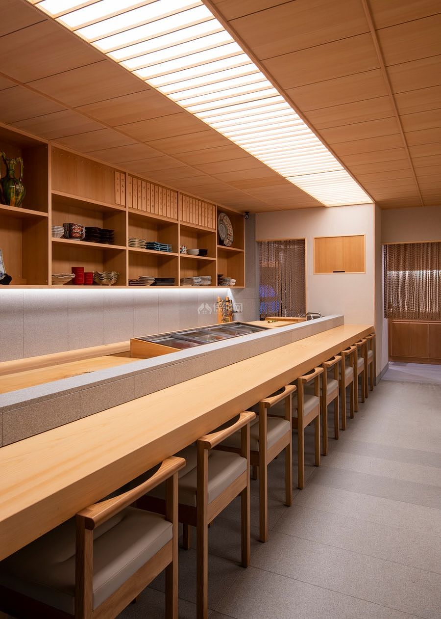 日本纸鹤咖啡馆之大厅长桌设计效果图