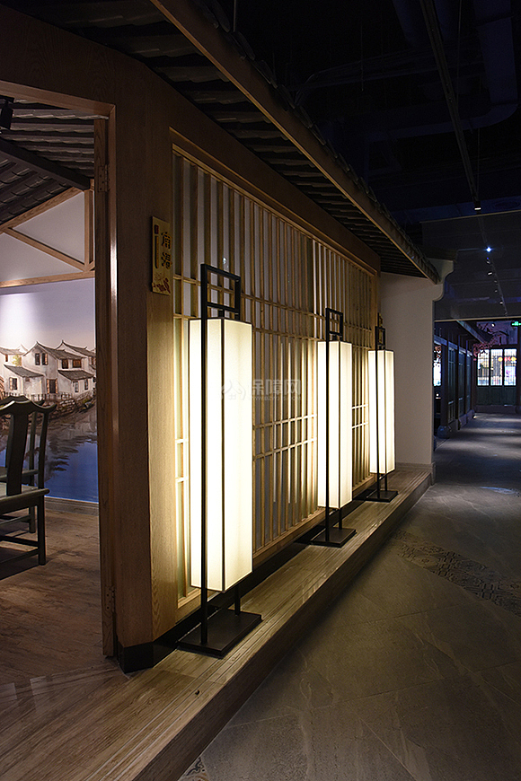 野妹經(jīng)典火鍋店之包廂外燈飾裝修效果圖