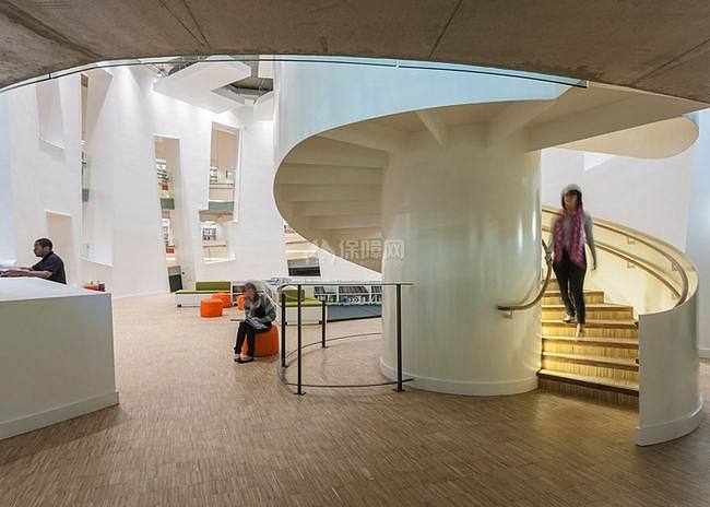 克拉珀姆图书馆之旋转楼梯设计效果图