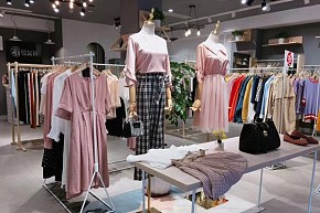衣號女神女裝店展示區(qū)裝修效果圖