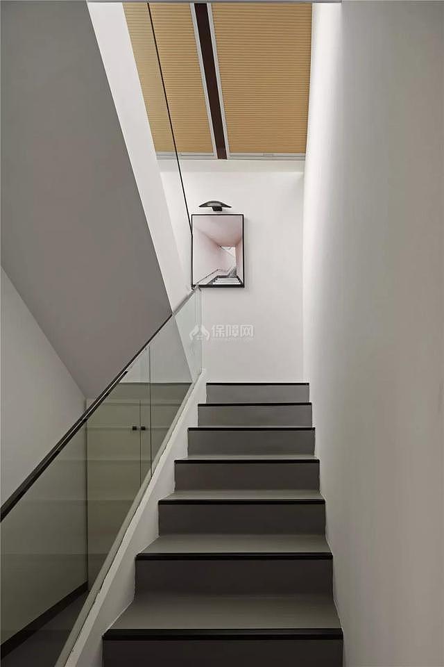 现代风复式楼楼梯设计效果图