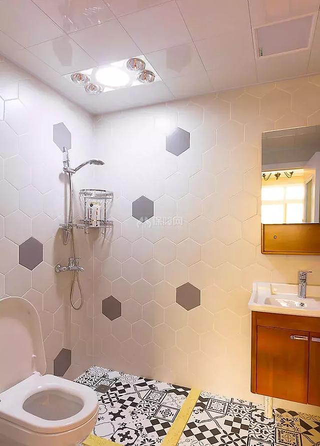 120平美式浴室设计效果图