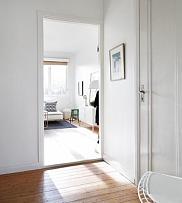 60平清新小户型卧室门设计效果图