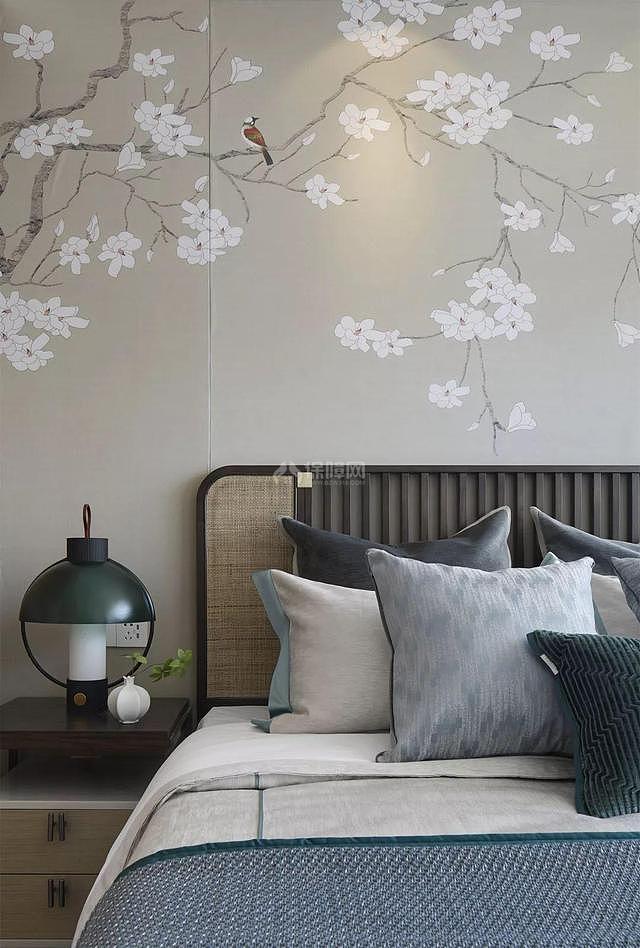 119㎡新中式床头背景墙壁纸装饰