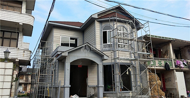 新建房子首层地面出现开裂