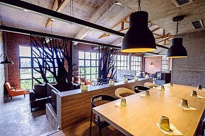 成都芒果樹(shù)咖啡館室內(nèi)座位隔斷設(shè)計(jì)