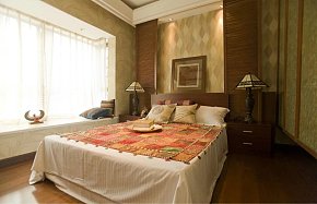 东南亚风格卧室床头柜窗帘装修欣赏