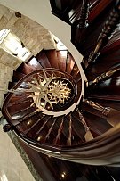 美式风格家庭楼梯装修设计图片