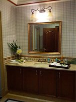美式别墅卫生间浴室柜装修图片