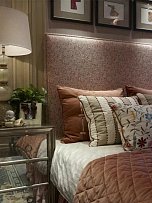 美式风格卧室床头柜照片墙欣赏