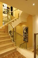 81平现代欧式风格客厅楼梯装修图