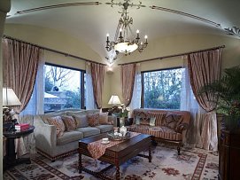 美式小户型客厅沙发窗帘装修效果图