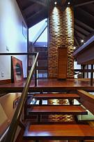 103平舒适东南亚风格楼梯设计图片