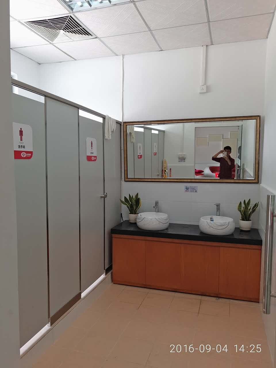 公共洗手间