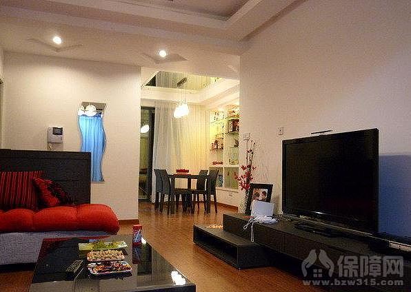 比简约更加凸显自我、张扬个性，比简约更加凸显色彩对