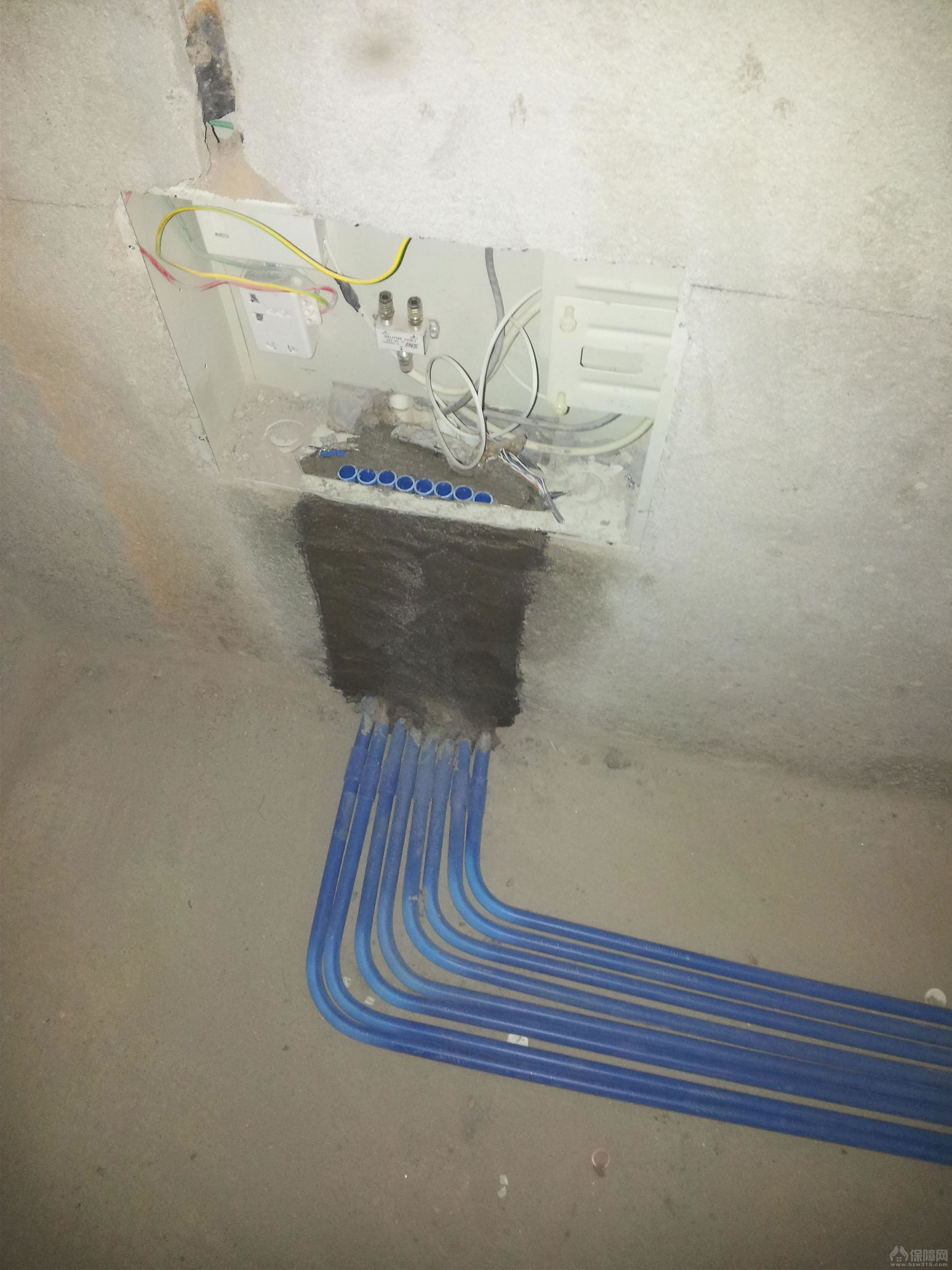  水管打压图：水管打压试验是判断水管管路连接是否可