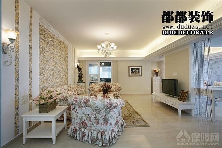 现代建筑主要以钢筋水泥为支撑的现代都市建筑，其外观