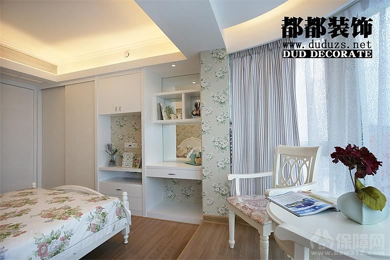 现代建筑主要以钢筋水泥为支撑的现代都市建筑，其外观