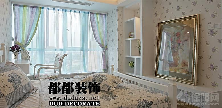 现代建筑主要以钢筋水泥为支撑的现代都市建筑，其外观