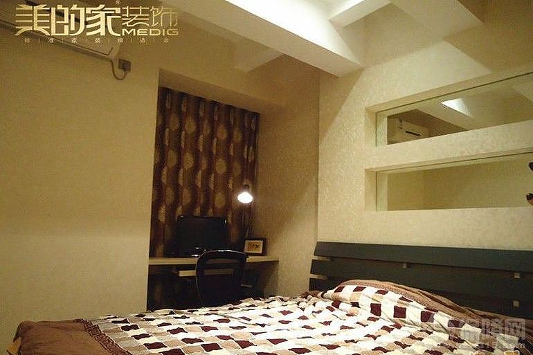 主要材料：马可波罗砖，志邦厨柜，爱舍墙纸, 法恩莎