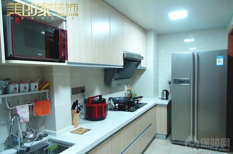 主要材料：马可波罗砖，志邦厨柜，爱舍墙纸, 法恩莎