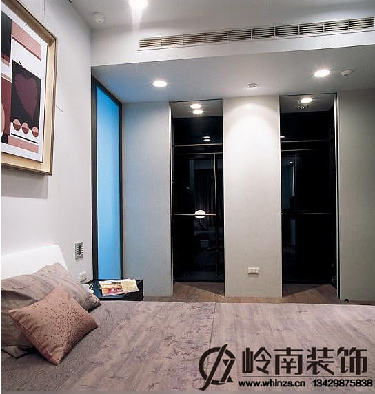 居家需要的是一个简洁干净的空间，但储蓄空间又有着充