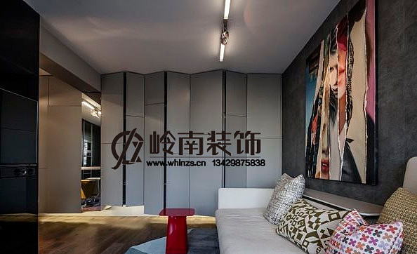 大块面的灰色空间设计，大方，没有多余的修饰，沙发的