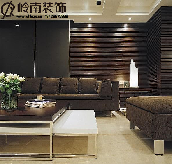 设计师建议业主采取同样线条简单的现代风格，但偏向欧