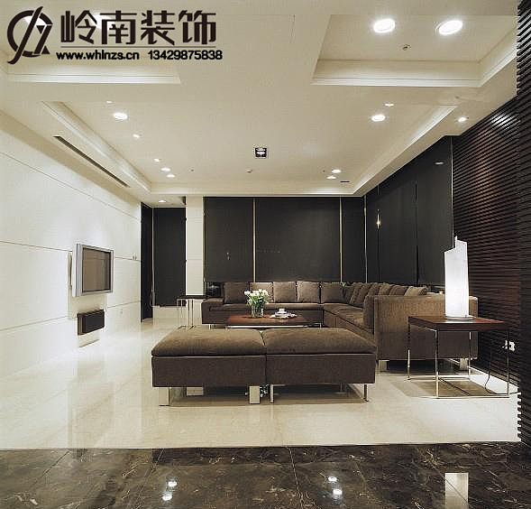 设计师建议业主采取同样线条简单的现代风格，但偏向欧