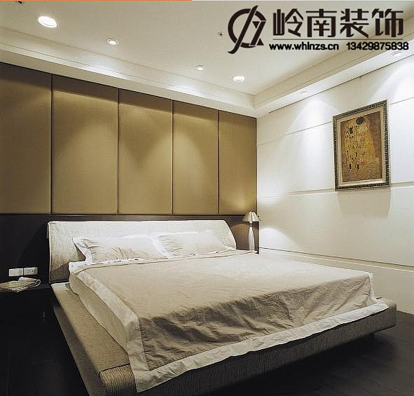 设计师建议业主采取同样线条简单的现代风格，但偏向欧