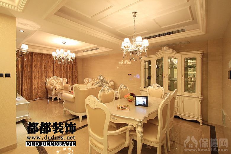 本案例是以简欧风格为基调 结合业主对生活起居上的特